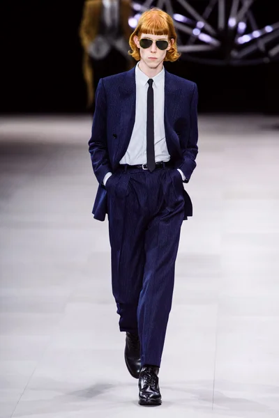 Look 3